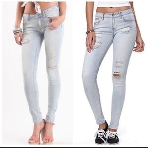 Bullhead Womens light wash  Distressed Skinny jeans Destroyed Size 7